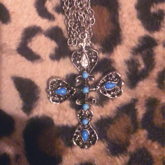 Cross necklace - Picture 2 of 3
